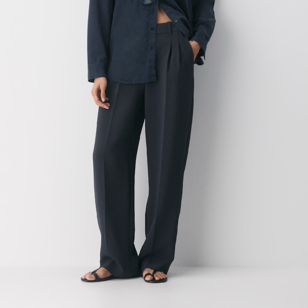Aritzia, the Effortless Pant Flex